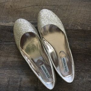 Gold, sparkly ballet flats ✨